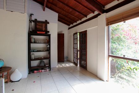 Casa de condomínio à venda com 560m², 4 quartos e 4 vagas Casa de condomínio à venda com 560m², 4 quartos e 4 vagasQuarto de Serviço