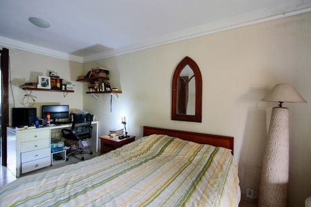 Casa de condomínio à venda com 560m², 4 quartos e 4 vagas Casa de condomínio à venda com 560m², 4 quartos e 4 vagasSuíte 3