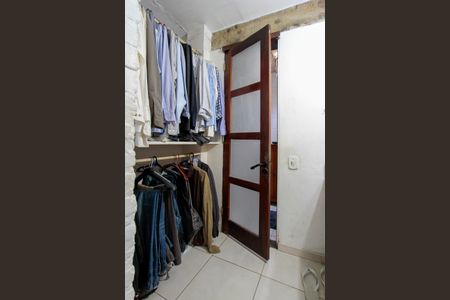 Casa de condomínio à venda com 560m², 4 quartos e 4 vagas Casa de condomínio à venda com 560m², 4 quartos e 4 vagasCloset Suíte 4
