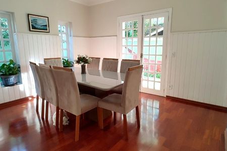 Casa à venda com 265m², 4 quartos e 2 vagas