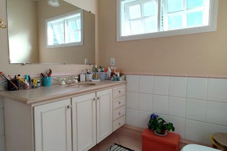 Casa à venda com 265m², 4 quartos e 2 vagas