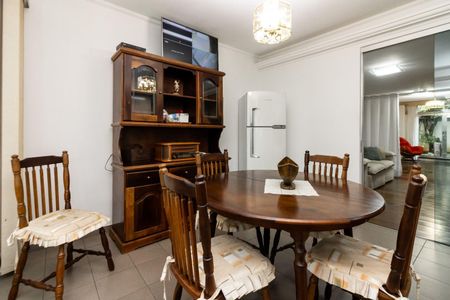 Casa à venda com 335m², 3 quartos e 5 vagas