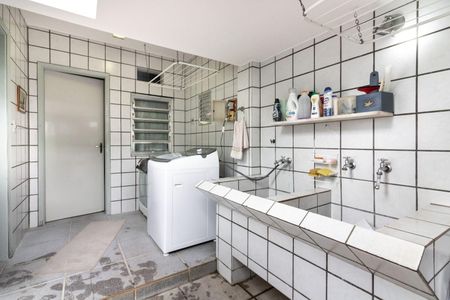 Casa à venda com 335m², 3 quartos e 5 vagas