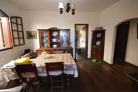 Casa à venda com 3 quartos, 233m² em Santa Amelia, Belo Horizonte
