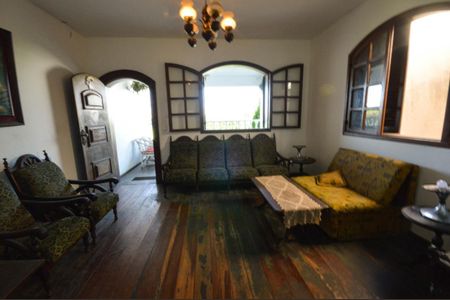 Casa à venda com 233m², 3 quartos e 4 vagas