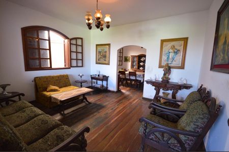 Casa à venda com 233m², 3 quartos e 4 vagas