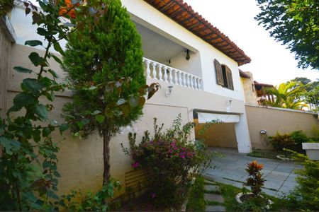 Casa à venda com 233m², 3 quartos e 4 vagas