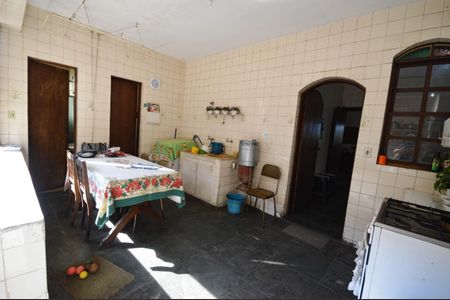 Casa à venda com 3 quartos, 233m² em Santa Amelia, Belo Horizonte