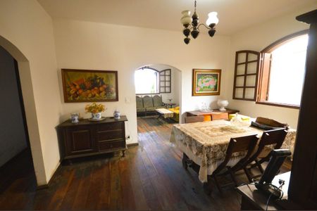 Casa à venda com 3 quartos, 233m² em Santa Amelia, Belo Horizonte