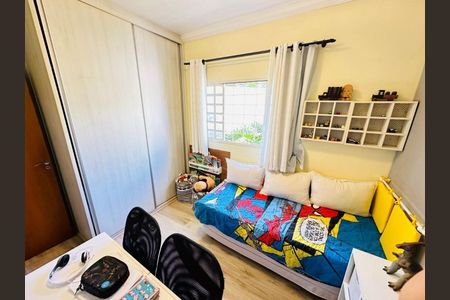 Casa à venda com 110m², 3 quartos e 4 vagas