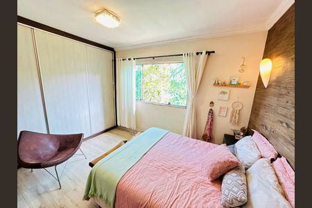 Casa à venda com 110m², 3 quartos e 4 vagas