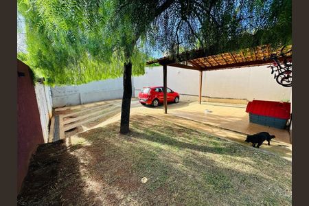 Casa à venda com 110m², 3 quartos e 4 vagas