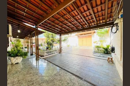 Casa à venda com 308m², 3 quartos e 8 vagas