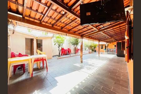 Casa à venda com 308m², 3 quartos e 8 vagas