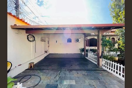 Casa à venda com 308m², 3 quartos e 8 vagas