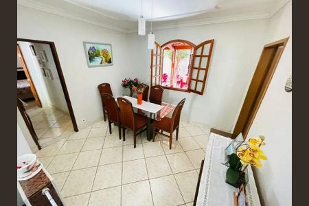 Casa à venda com 308m², 3 quartos e 8 vagas