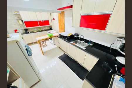 Casa à venda com 180m², 3 quartos e 2 vagas