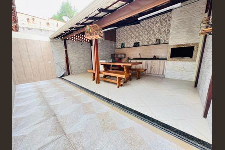 Casa à venda com 180m², 3 quartos e 2 vagas