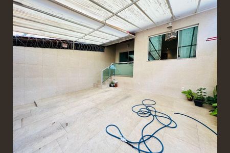 Casa à venda com 180m², 3 quartos e 2 vagas