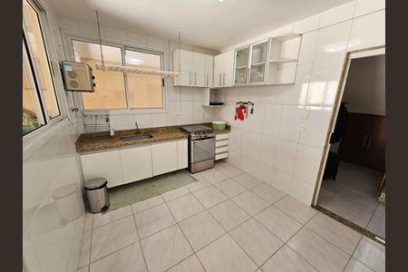 Casa à venda com 211m², 3 quartos e 4 vagas