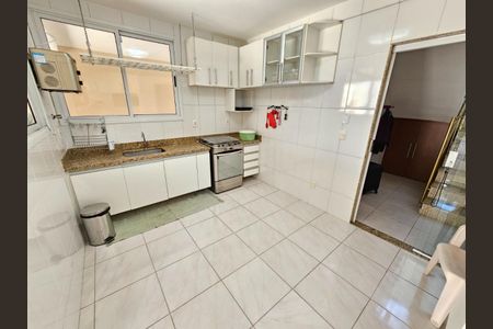 Casa à venda com 211m², 3 quartos e 4 vagas