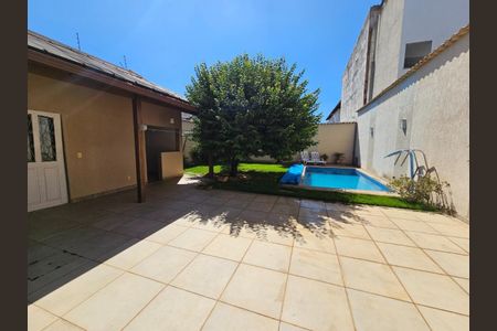 Casa à venda com 211m², 3 quartos e 4 vagas