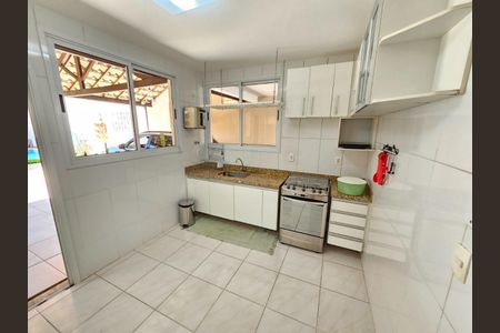 Casa à venda com 211m², 3 quartos e 4 vagas