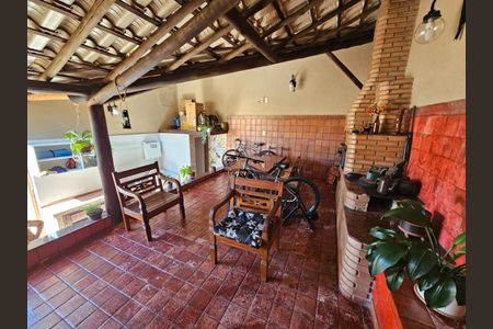 Casa à venda com 180m², 3 quartos e 2 vagas