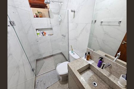Casa à venda com 180m², 3 quartos e 2 vagas