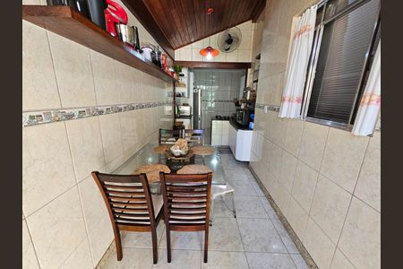 Casa à venda com 180m², 3 quartos e 2 vagas