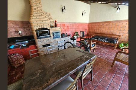 Casa à venda com 180m², 3 quartos e 2 vagas