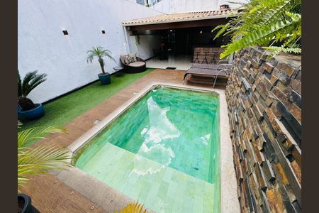Casa à venda com 120m², 2 quartos e 4 vagas