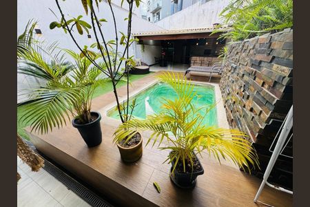 Casa à venda com 120m², 2 quartos e 4 vagas