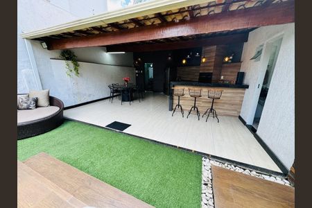 Casa à venda com 120m², 2 quartos e 4 vagas