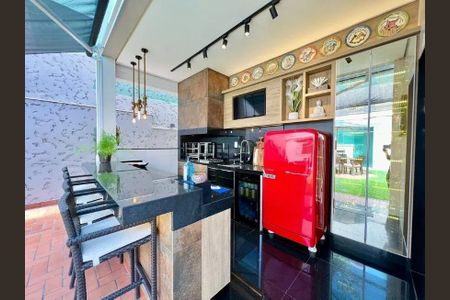 Casa à venda com 345m², 3 quartos e 4 vagas