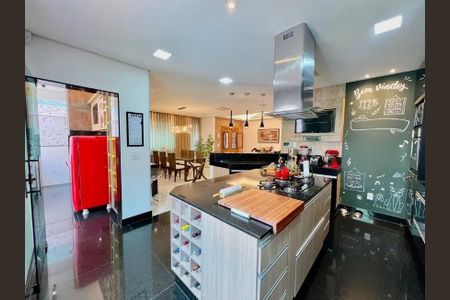 Casa à venda com 345m², 3 quartos e 4 vagas