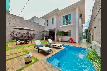 Casa à venda com 345m², 3 quartos e 4 vagas