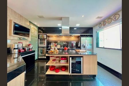 Casa à venda com 345m², 3 quartos e 4 vagas