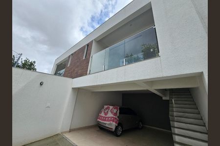 Casa à venda com 150m², 3 quartos e 2 vagas