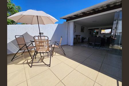 Casa à venda com 100m², 3 quartos e 1 vaga