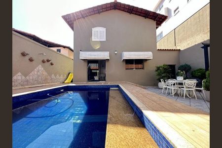 Casa à venda com 342m², 5 quartos e 4 vagas