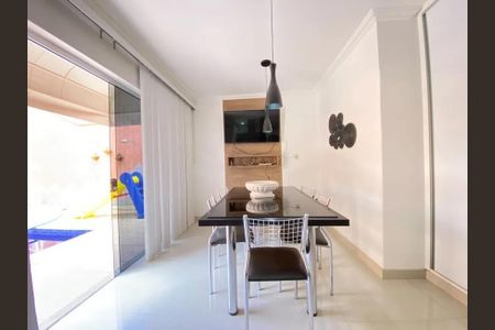Casa à venda com 5 quartos, 342m² em Planalto, Belo Horizonte