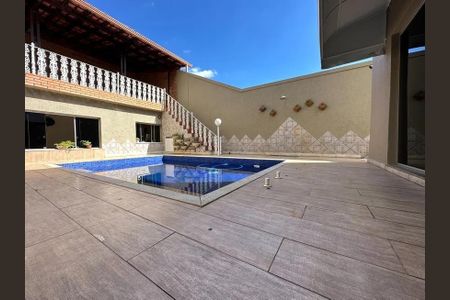Casa à venda com 342m², 5 quartos e 4 vagas