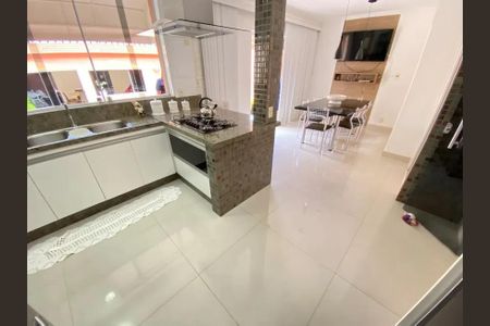 Casa à venda com 342m², 5 quartos e 4 vagas