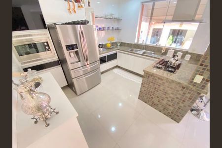 Casa à venda com 342m², 5 quartos e 4 vagas