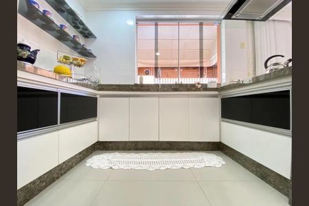 Casa à venda com 342m², 5 quartos e 4 vagas