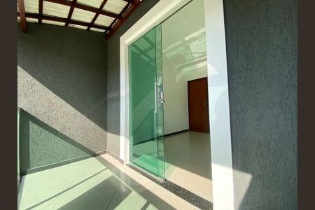 Casa à venda com 115m², 3 quartos e 4 vagas