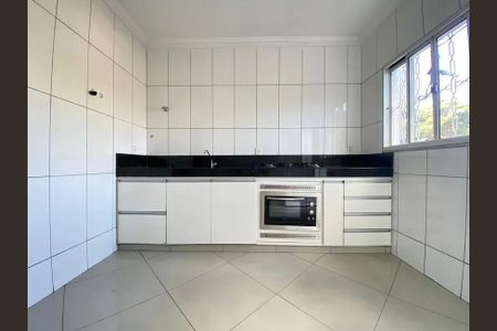 Casa à venda com 115m², 3 quartos e 4 vagas
