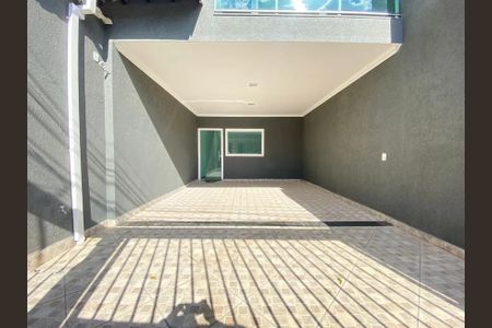 Casa à venda com 115m², 3 quartos e 4 vagas
