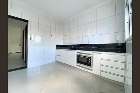 Casa à venda com 115m², 3 quartos e 4 vagas